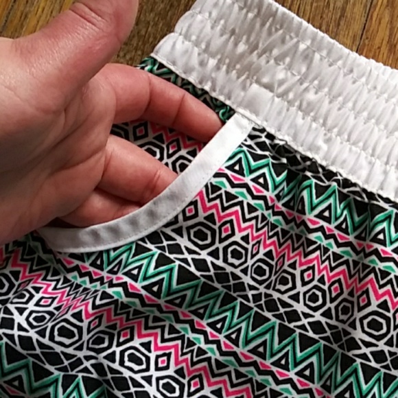 🌸 Swim Shorts From Rainforest Cafe - Picture 4 of 5